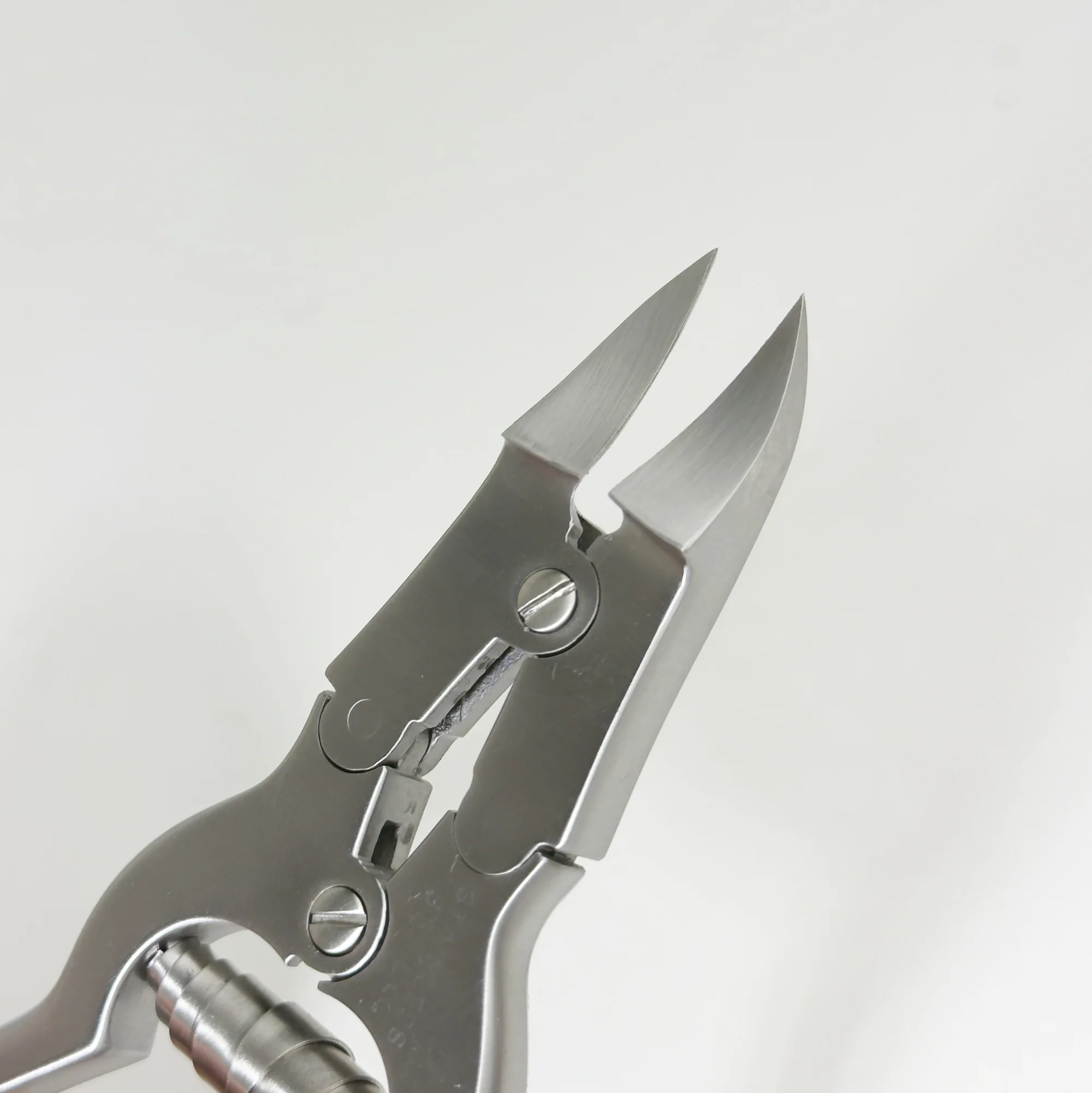 Concave Cutting Edge Cantilever Nipper (Smooth Handle) - Image 3
