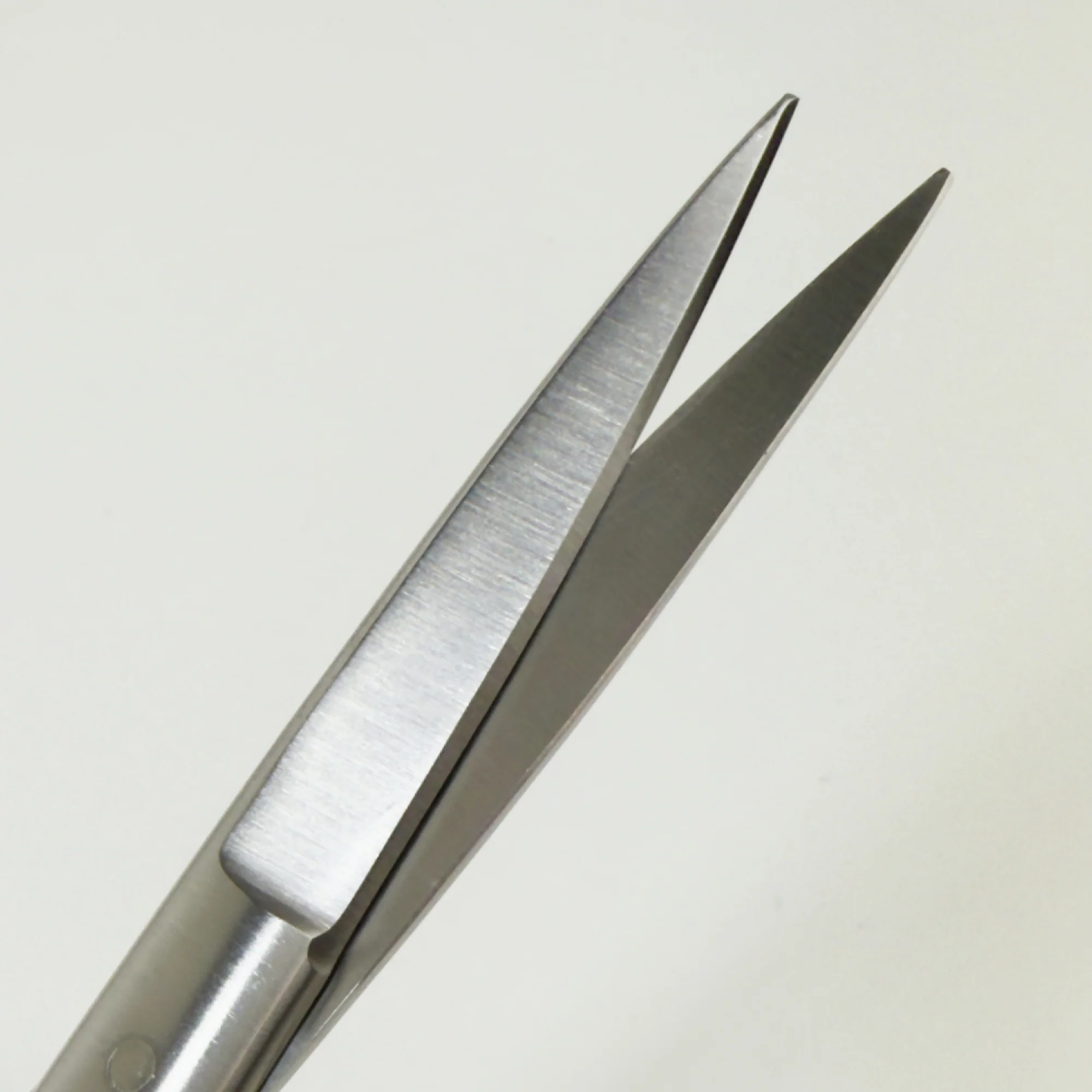 Premium Dressing Scissor 18cm - Image 2