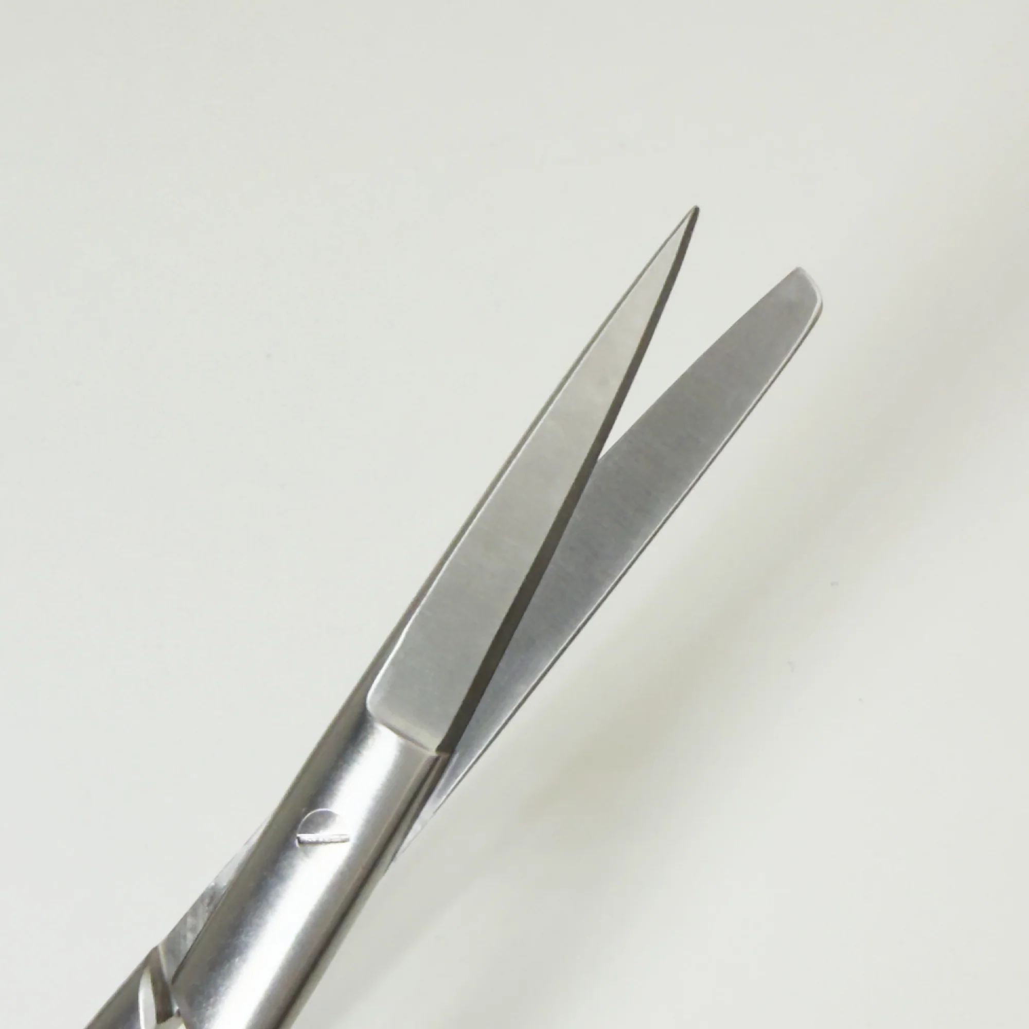 Premium Dressing Scissor 18cm - Image 3