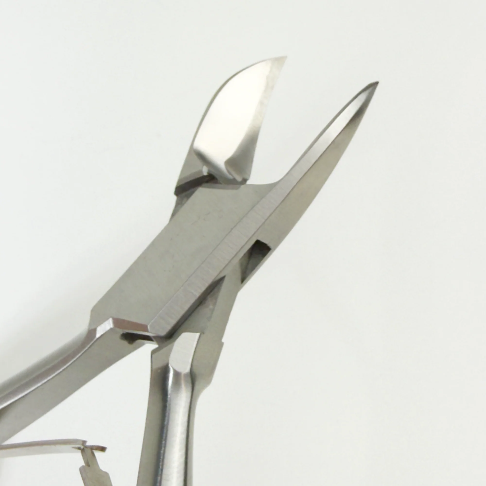 General Purpose Textured Handle Concave Nipper - Image 4