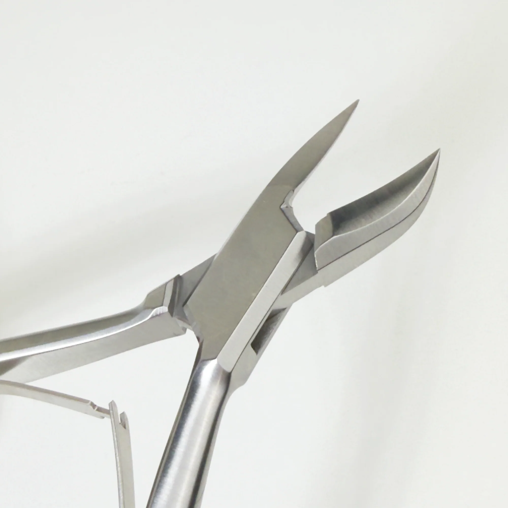 General Purpose Textured Handle Concave Nipper - Image 5