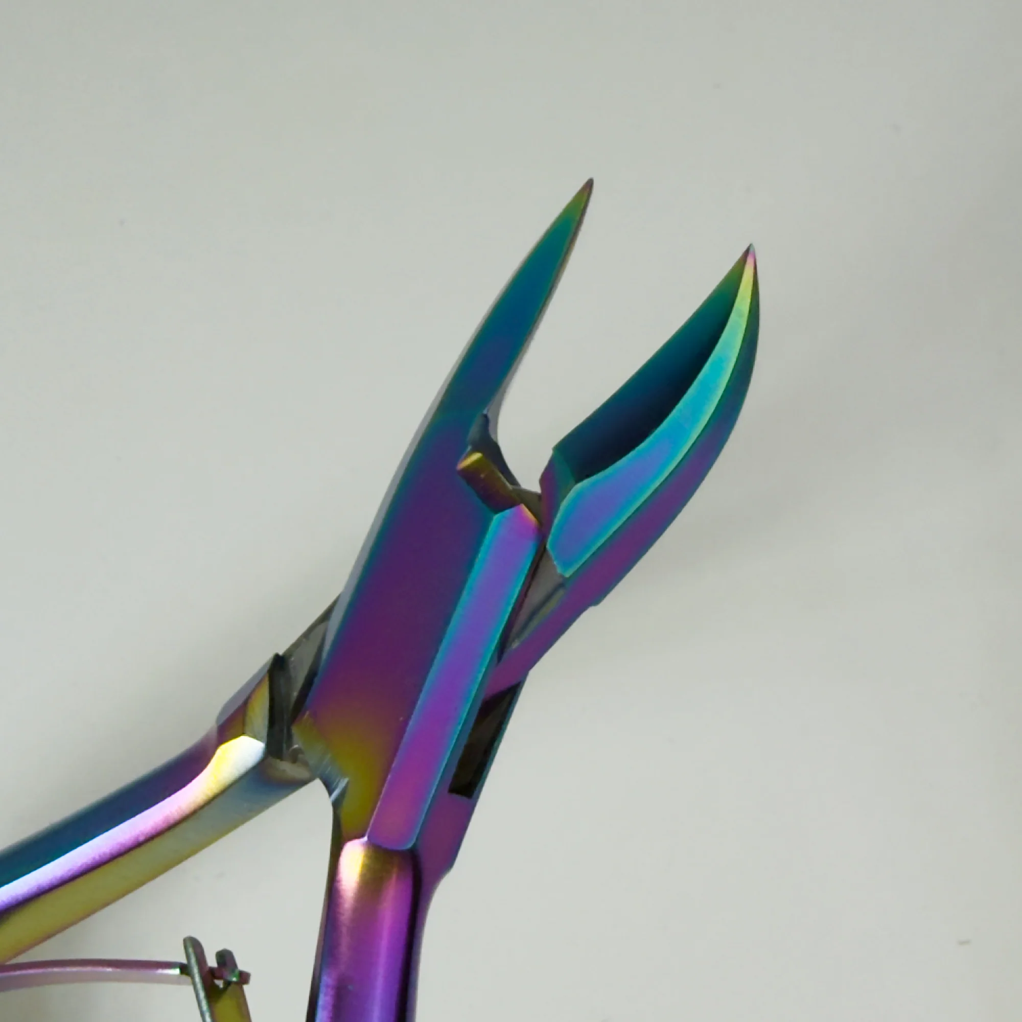 Titanium General Purpose Curved Nipper - Image 4