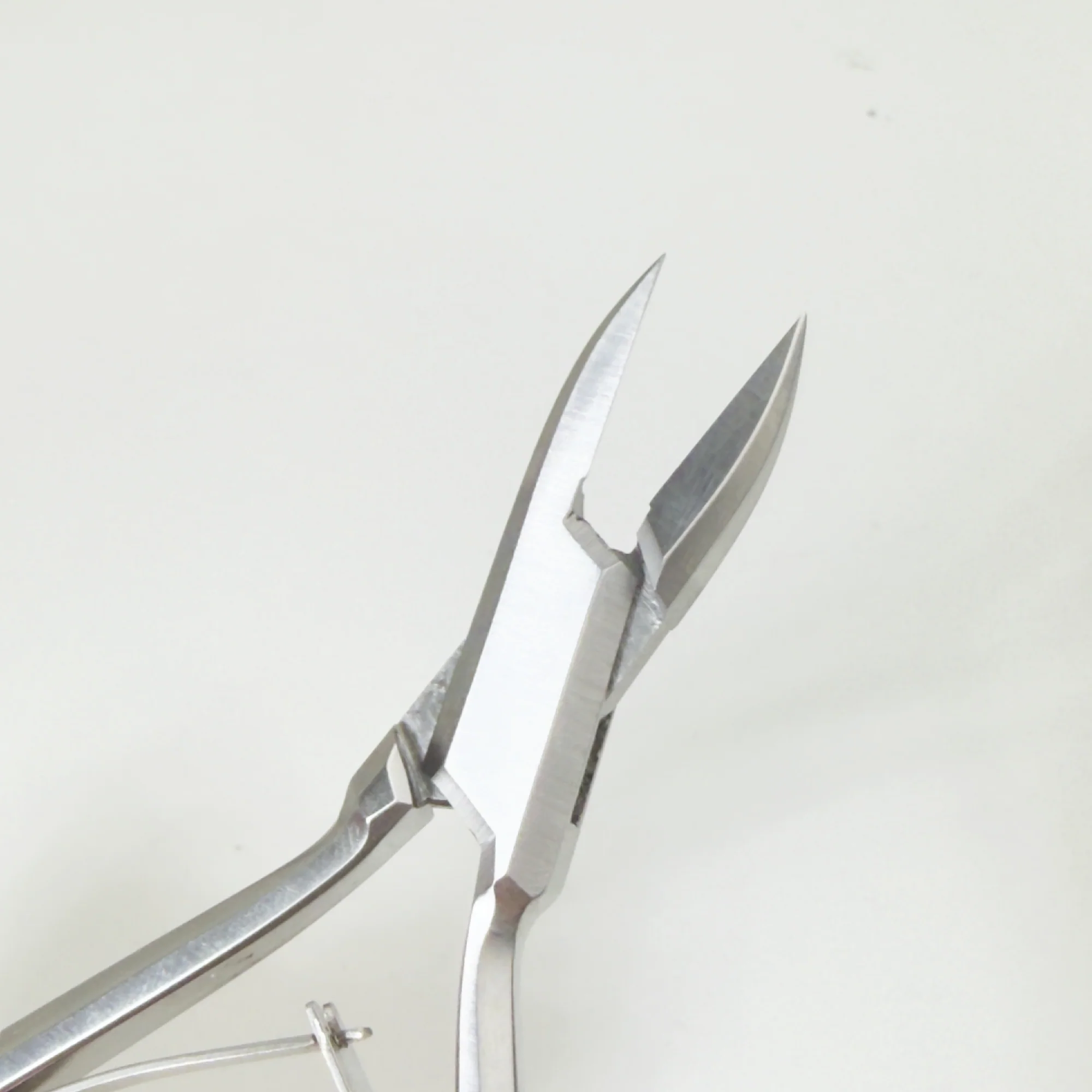 Slim Flat Groove Handle Nipper - Image 3