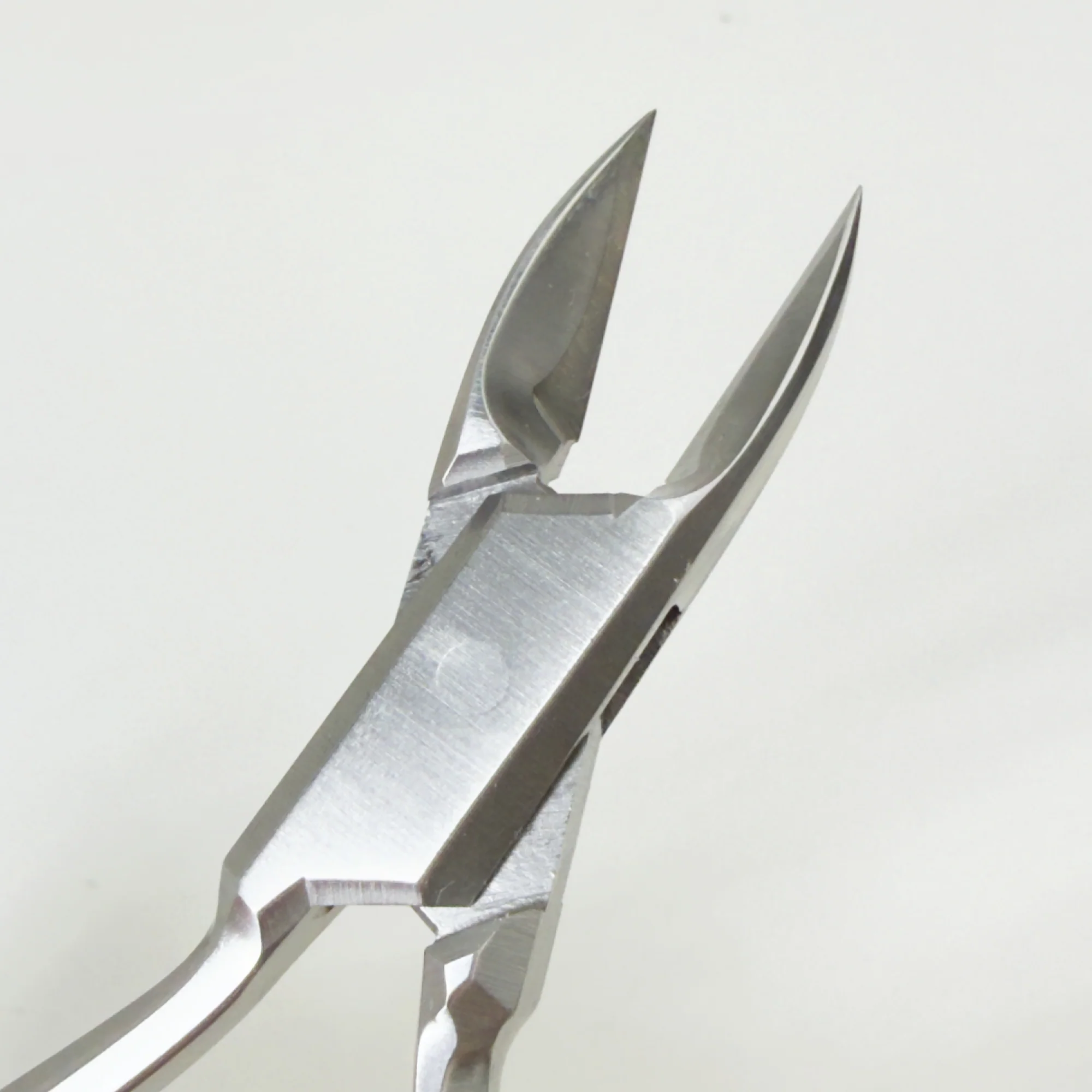 Slim Flat Groove Handle Nipper - Image 4