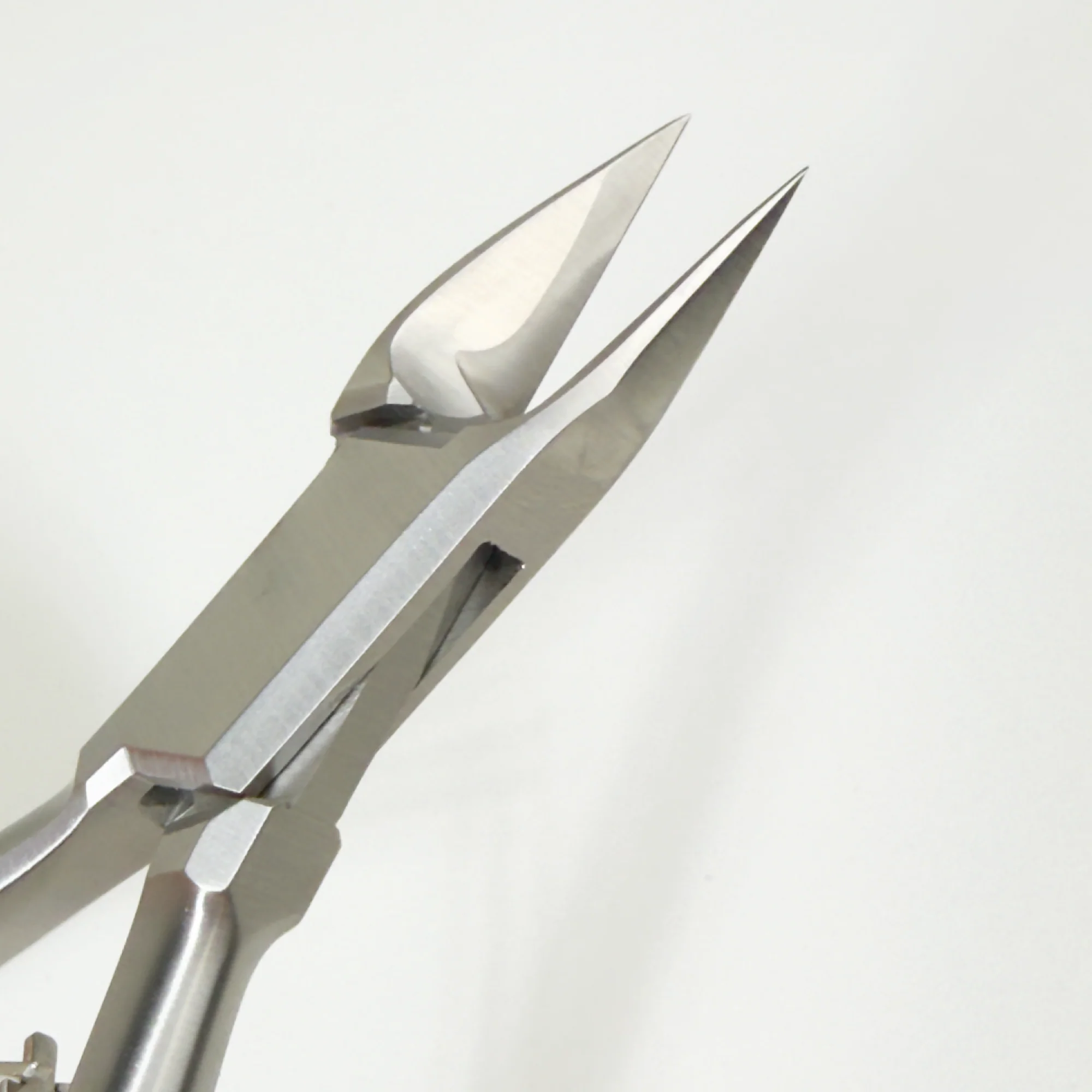 Straight Cutting Edge Regular Fine Nipper - Image 4